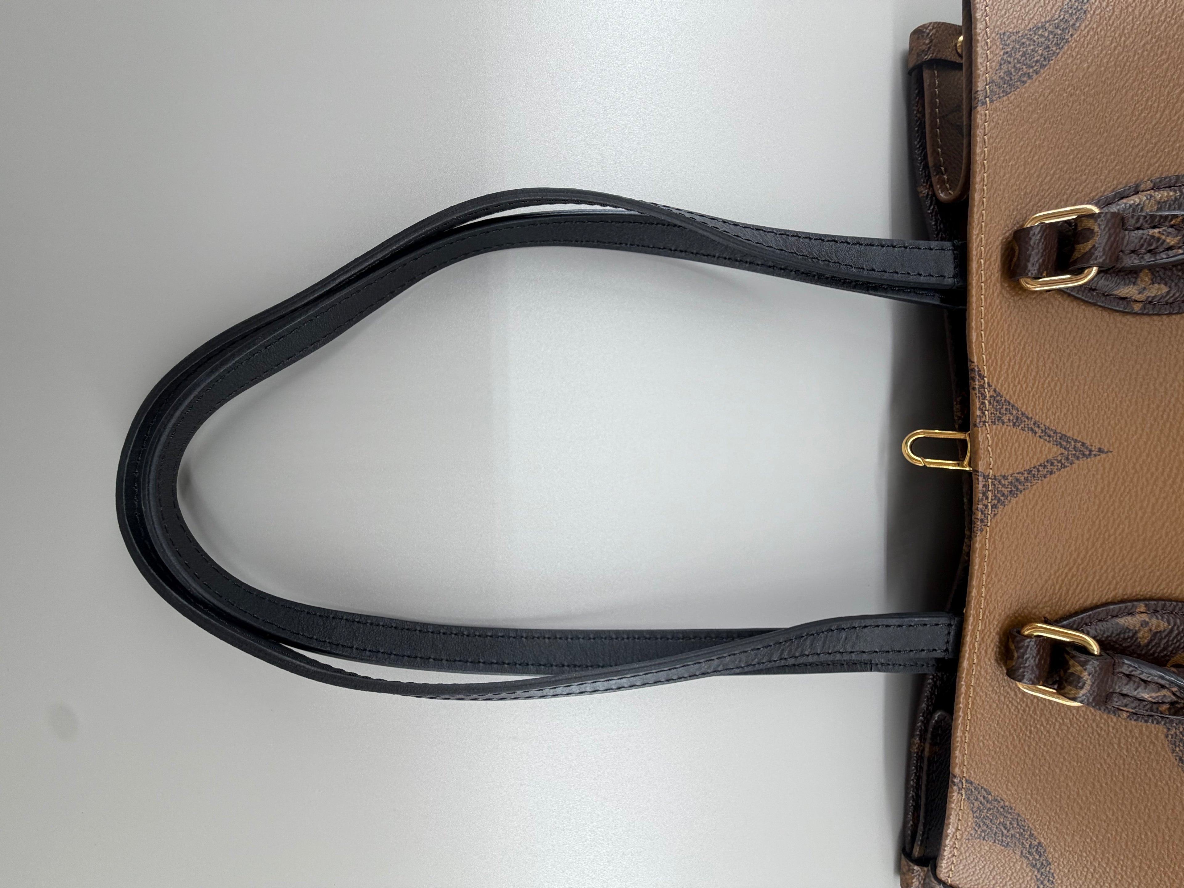 Louis Vuitton OnTheGo MM Monogram Giant Reverse Canvas – M45321