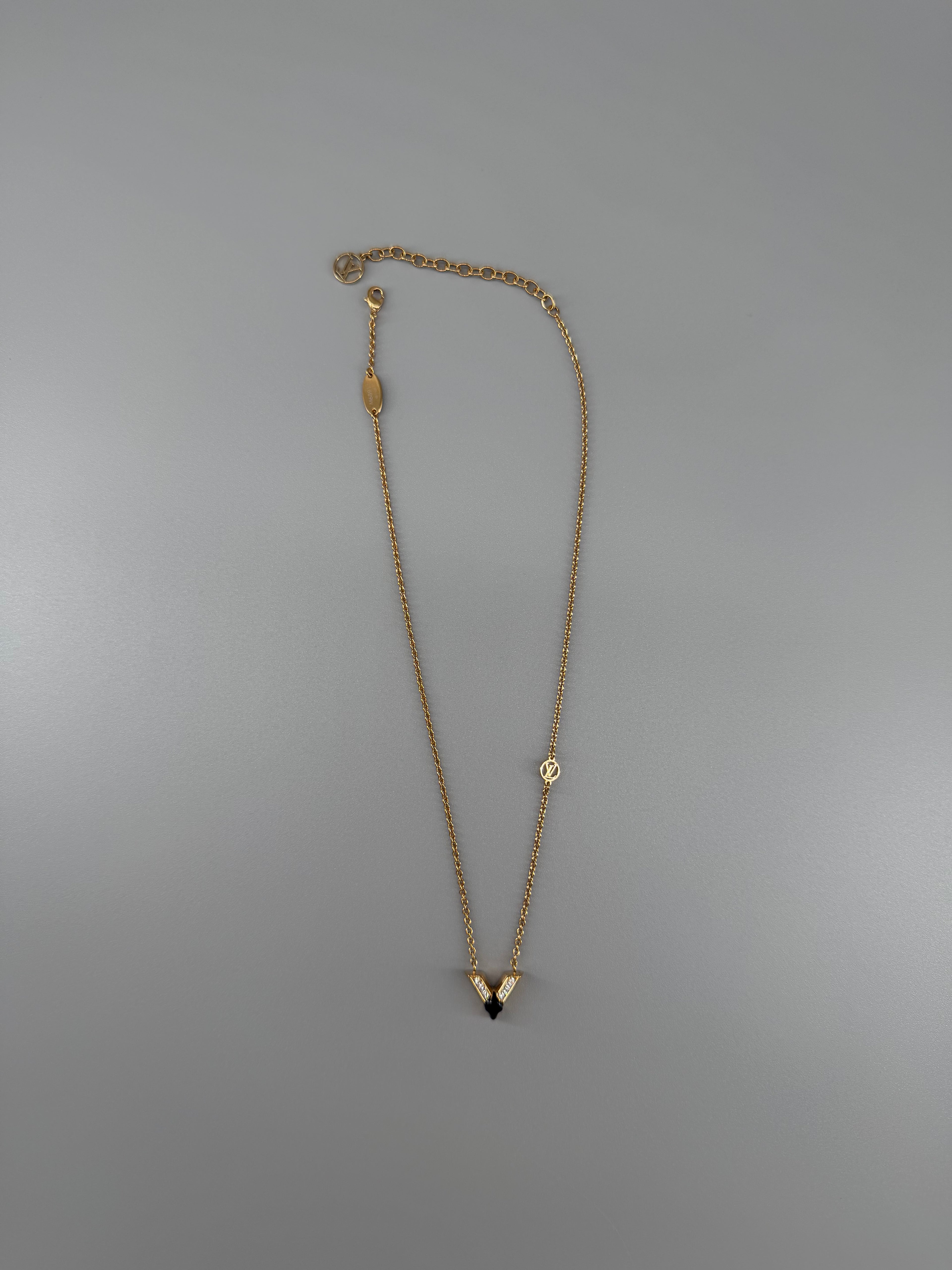 Louis Vuitton Collier The Great Essential V Crystal Necklace M68911