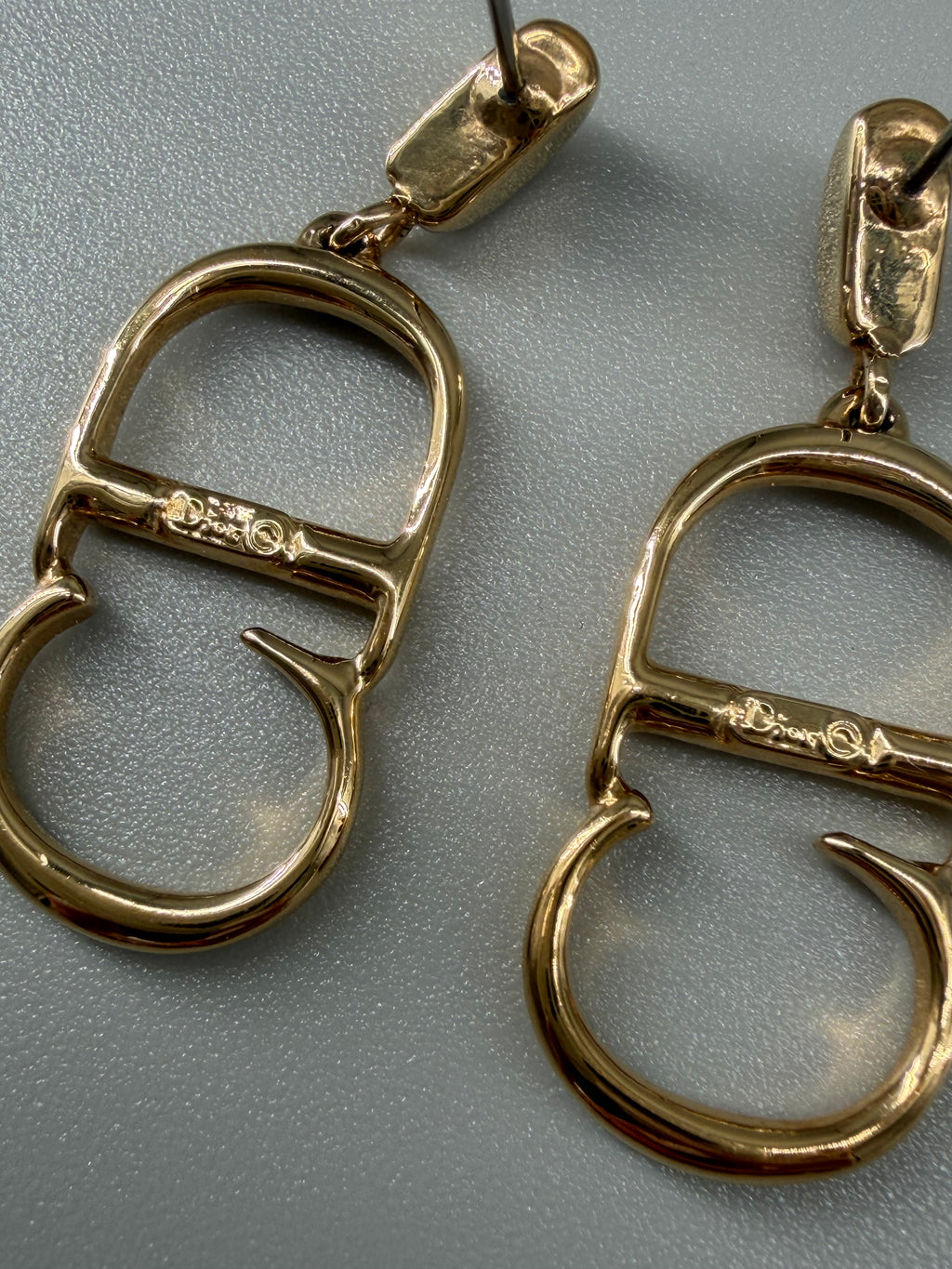 Christian Dior Dangle Earrings – Gold-Tone Metal
