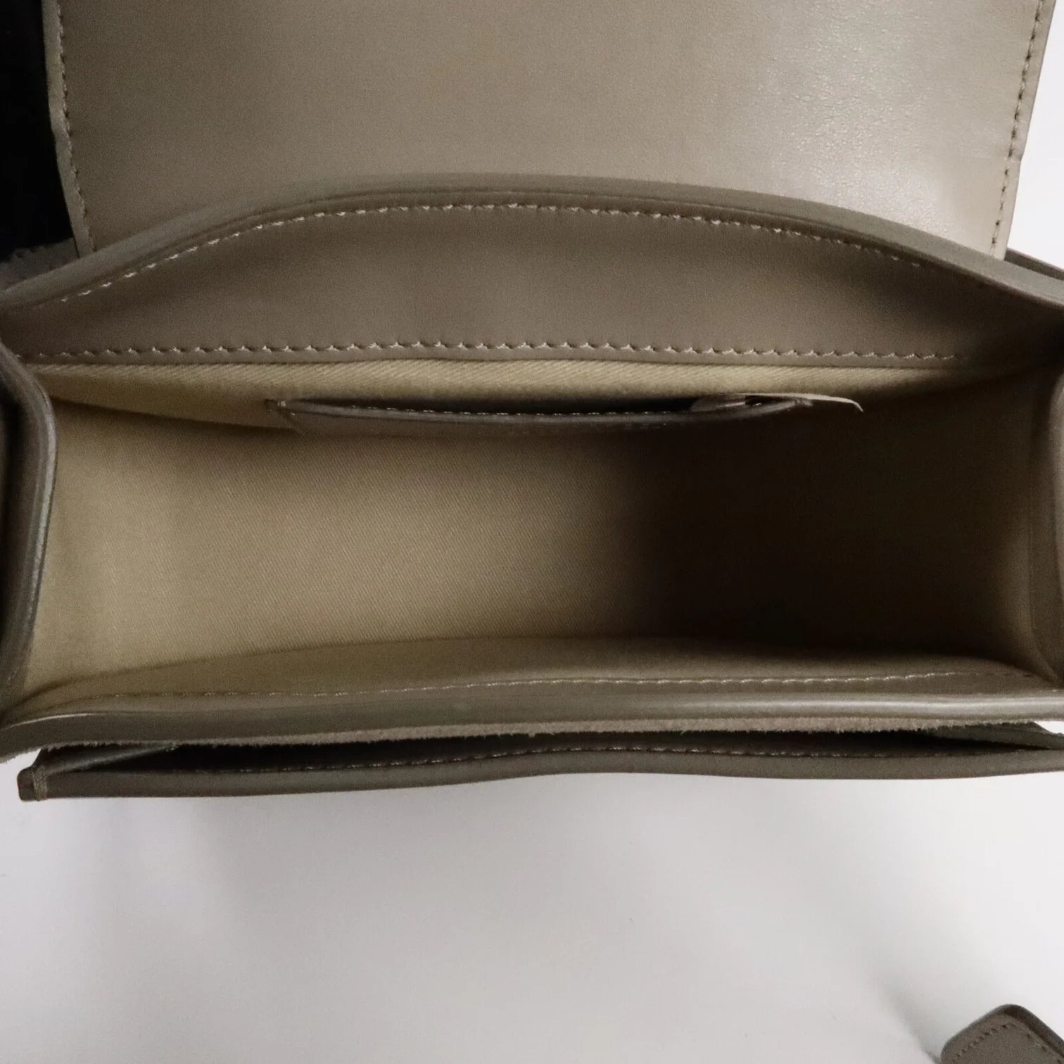Chloé Medium Tess Shoulder Bag in Gray Leather