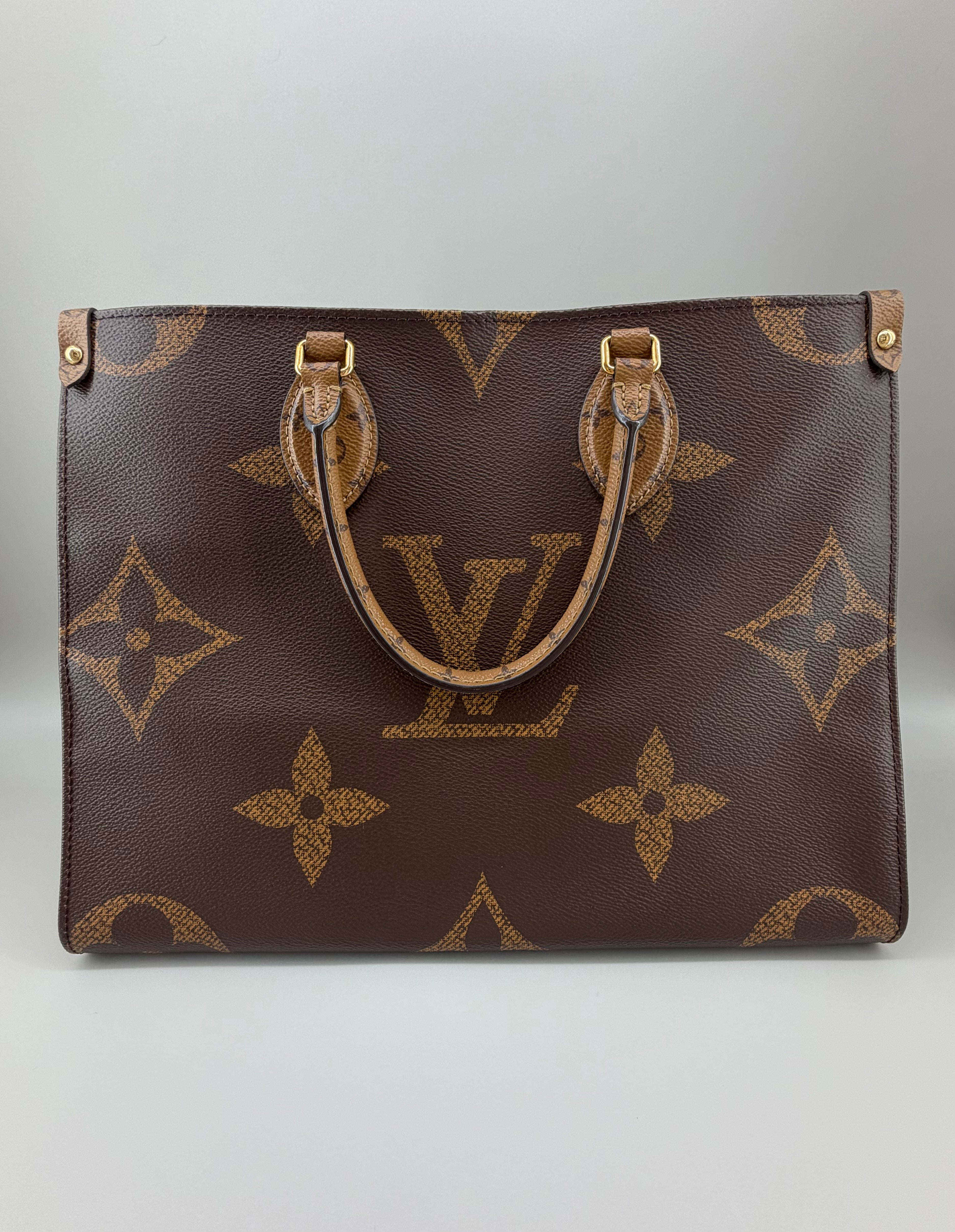 Louis Vuitton OnTheGo MM Monogram Giant Reverse Canvas – M45321