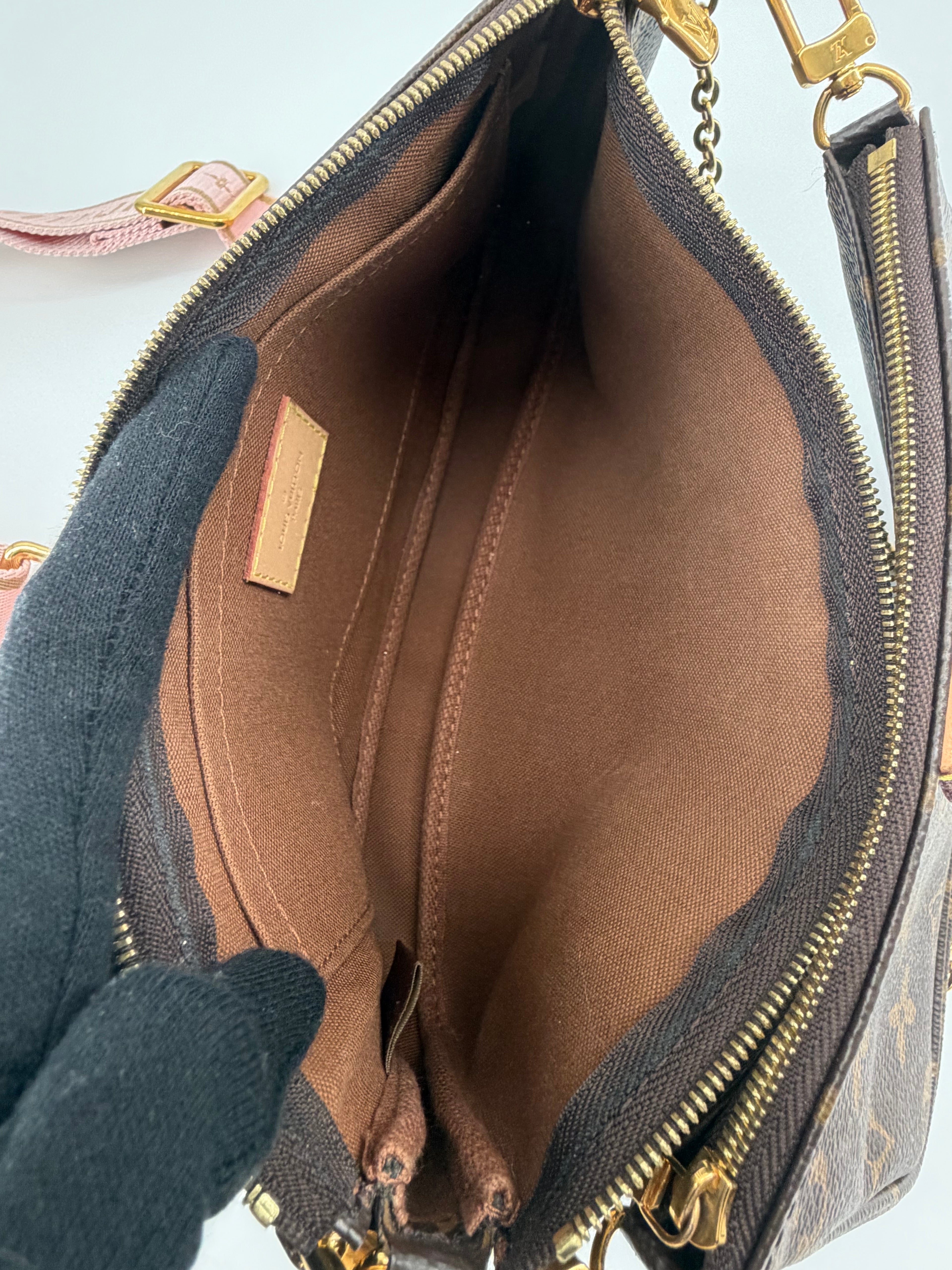 Louis Vuitton Multi Pochette Accessoires Monogram Rose