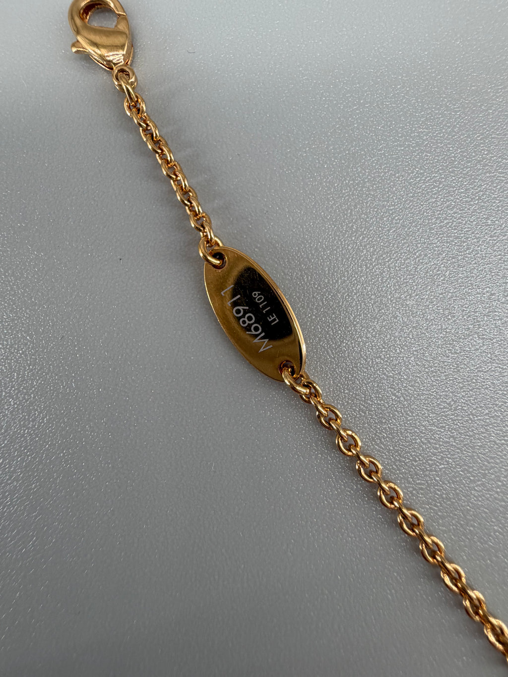 Louis Vuitton Collier The Great Essential V Crystal Necklace M68911