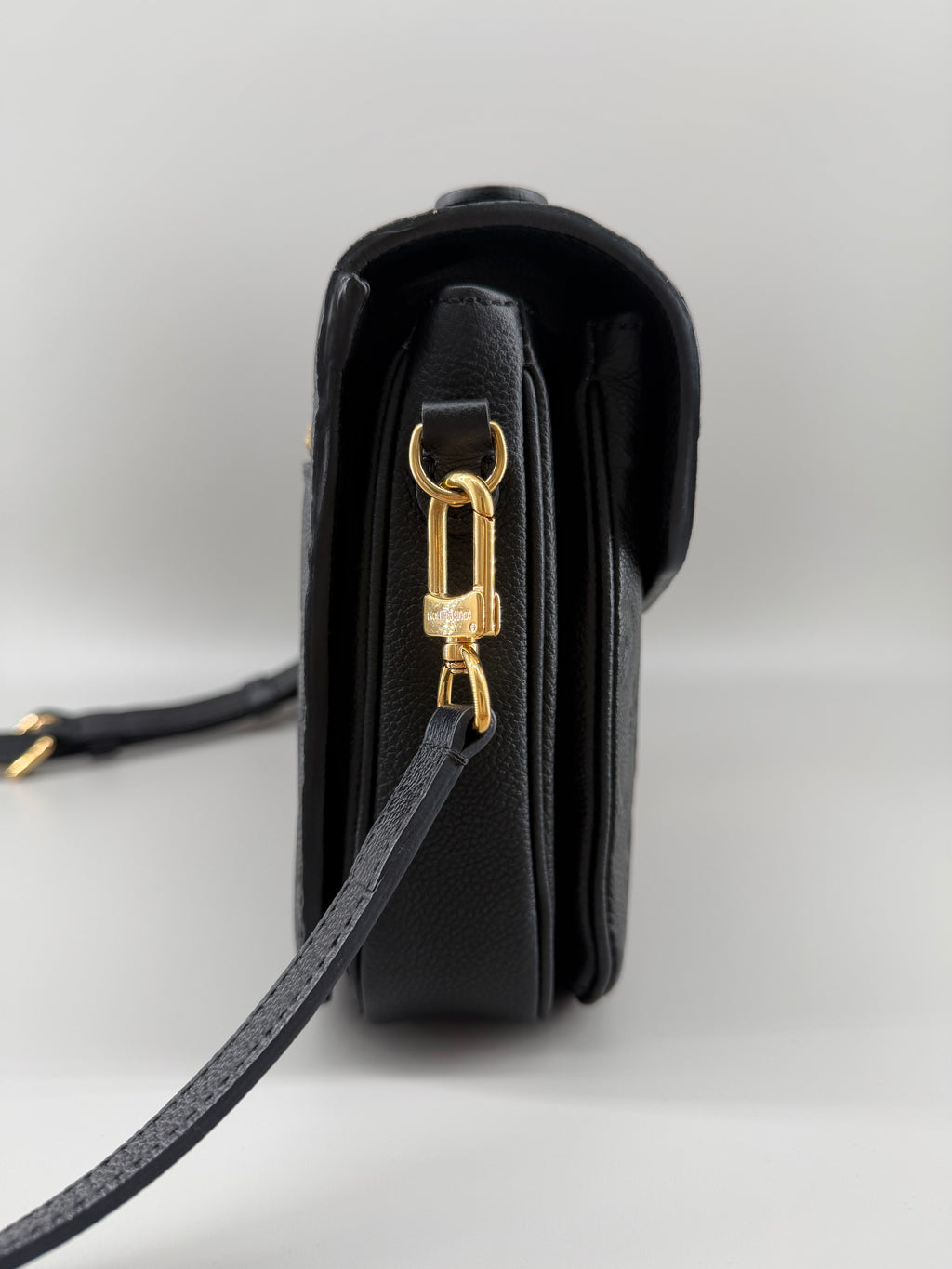 Louis Vuitton Pochette Métis MM Black Monogram Empreinte Leather