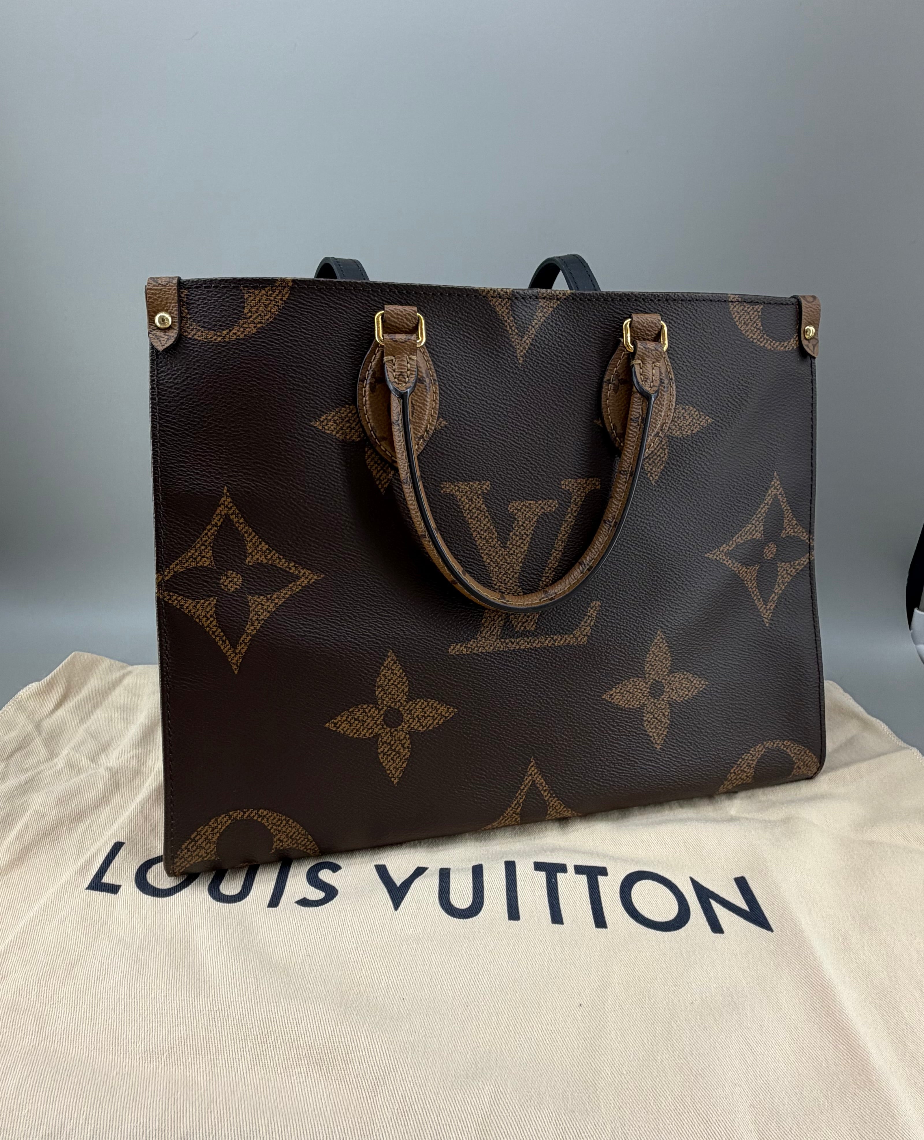 Louis Vuitton OnTheGo MM Monogram Giant Reverse Canvas – M45321