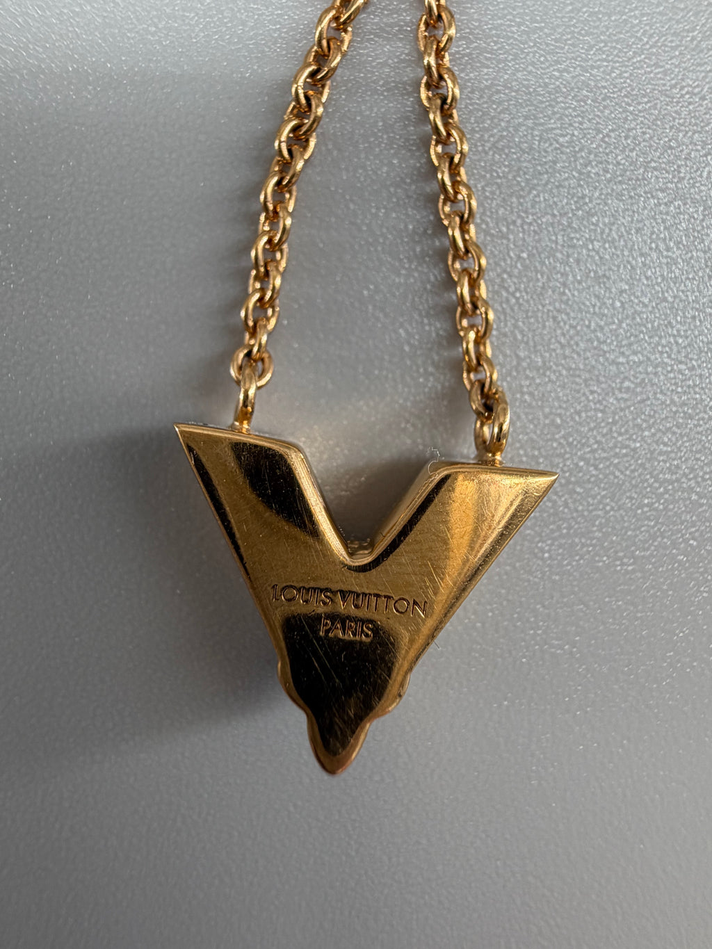 Louis Vuitton Collier The Great Essential V Crystal Necklace M68911