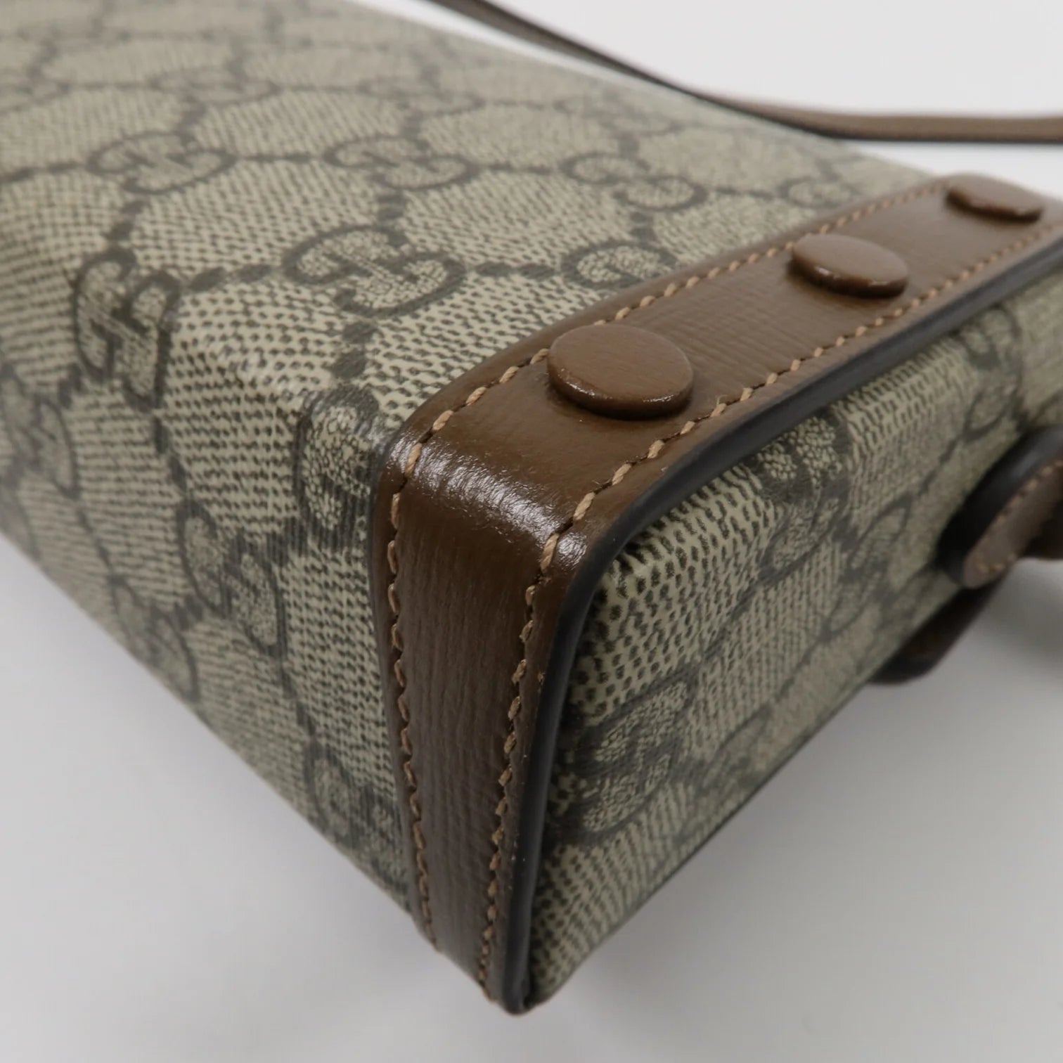 GUCCI Horsebit 1955
Mini Shoulder Bag in Brown GG Supreme