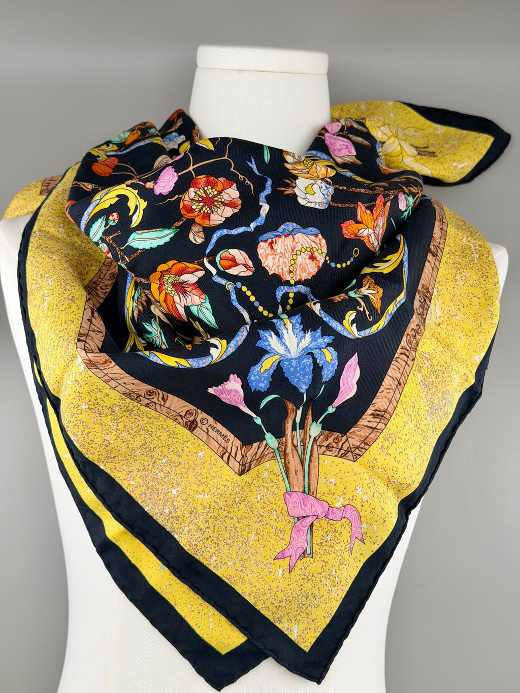Hermès Pierres d’Orient et d’Occident 90 Silk Scarf by Zoé Pauwels