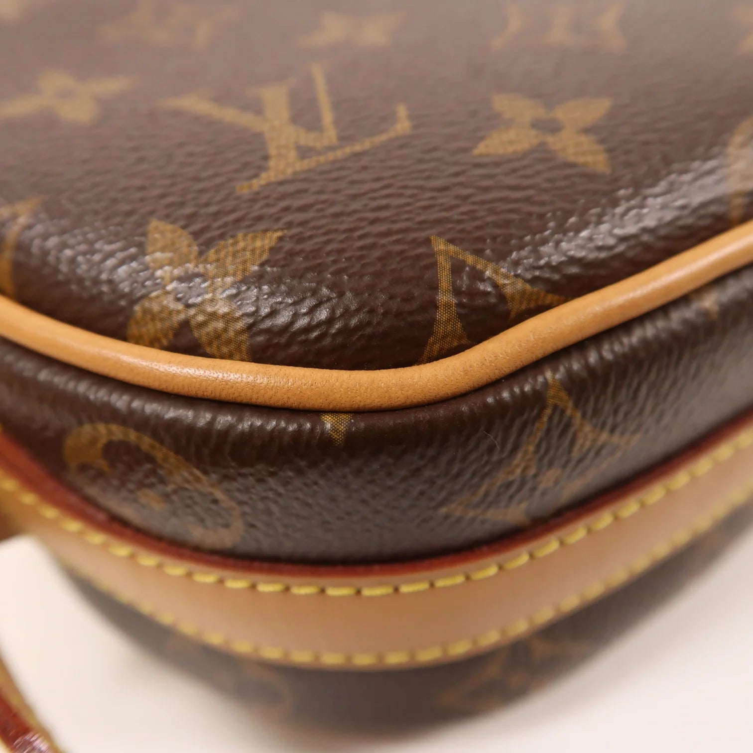 Louis Vuitton Boite Chapeau Shoulder Bag Monogram